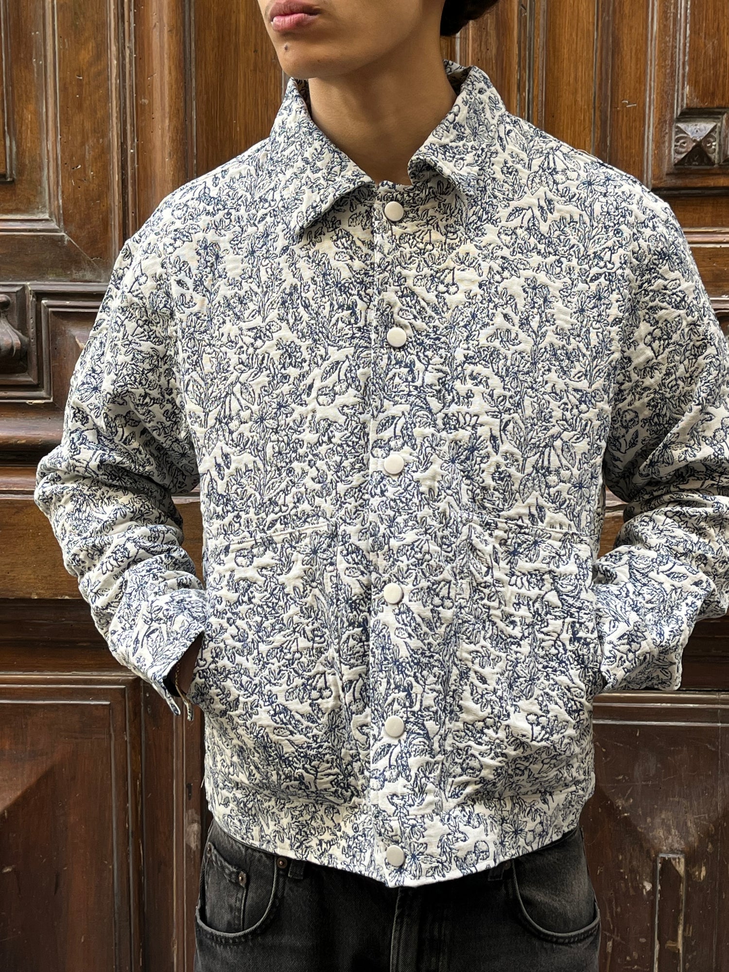 veste tendance bleue et blanche 