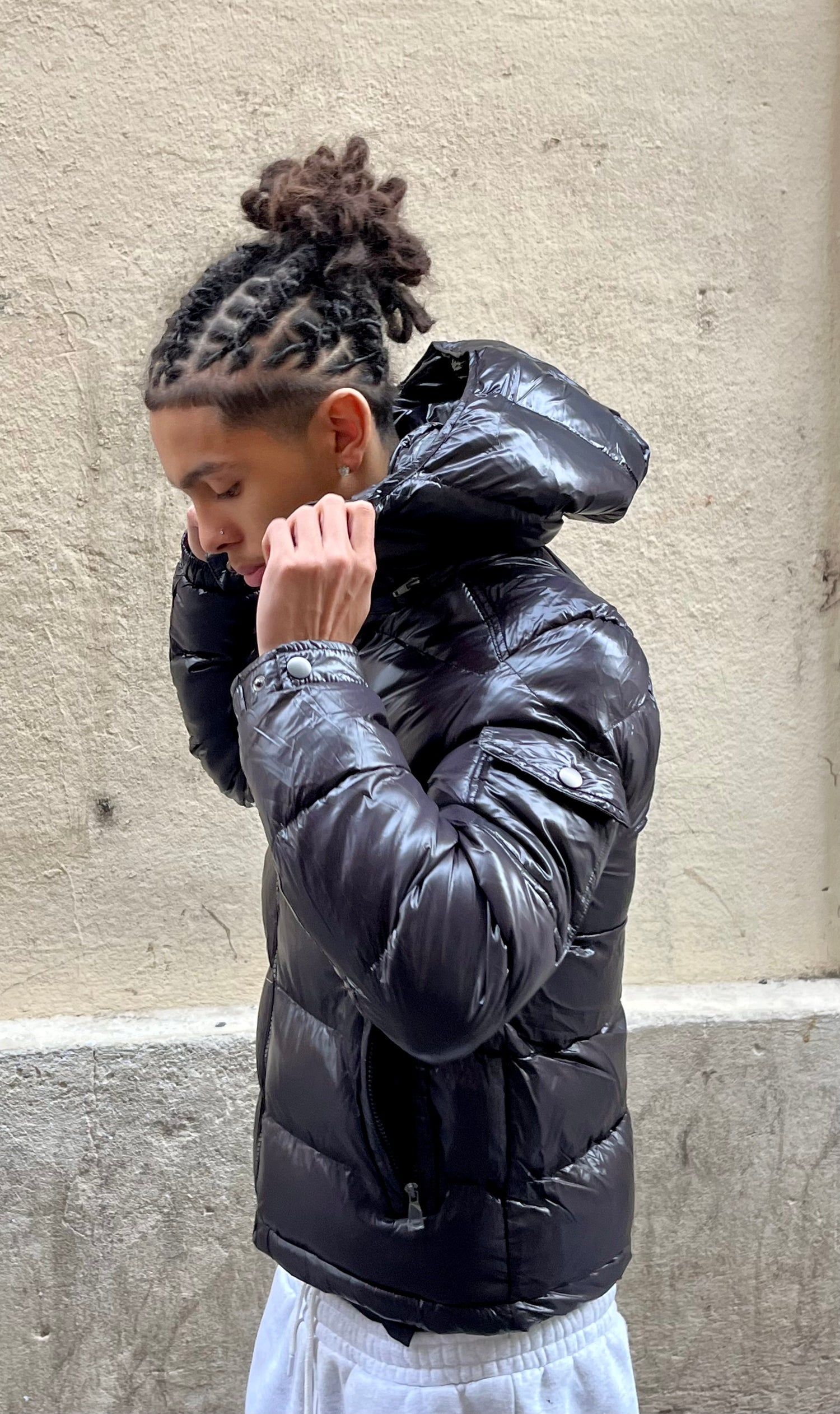 doudoune noire à capuche brillante homme