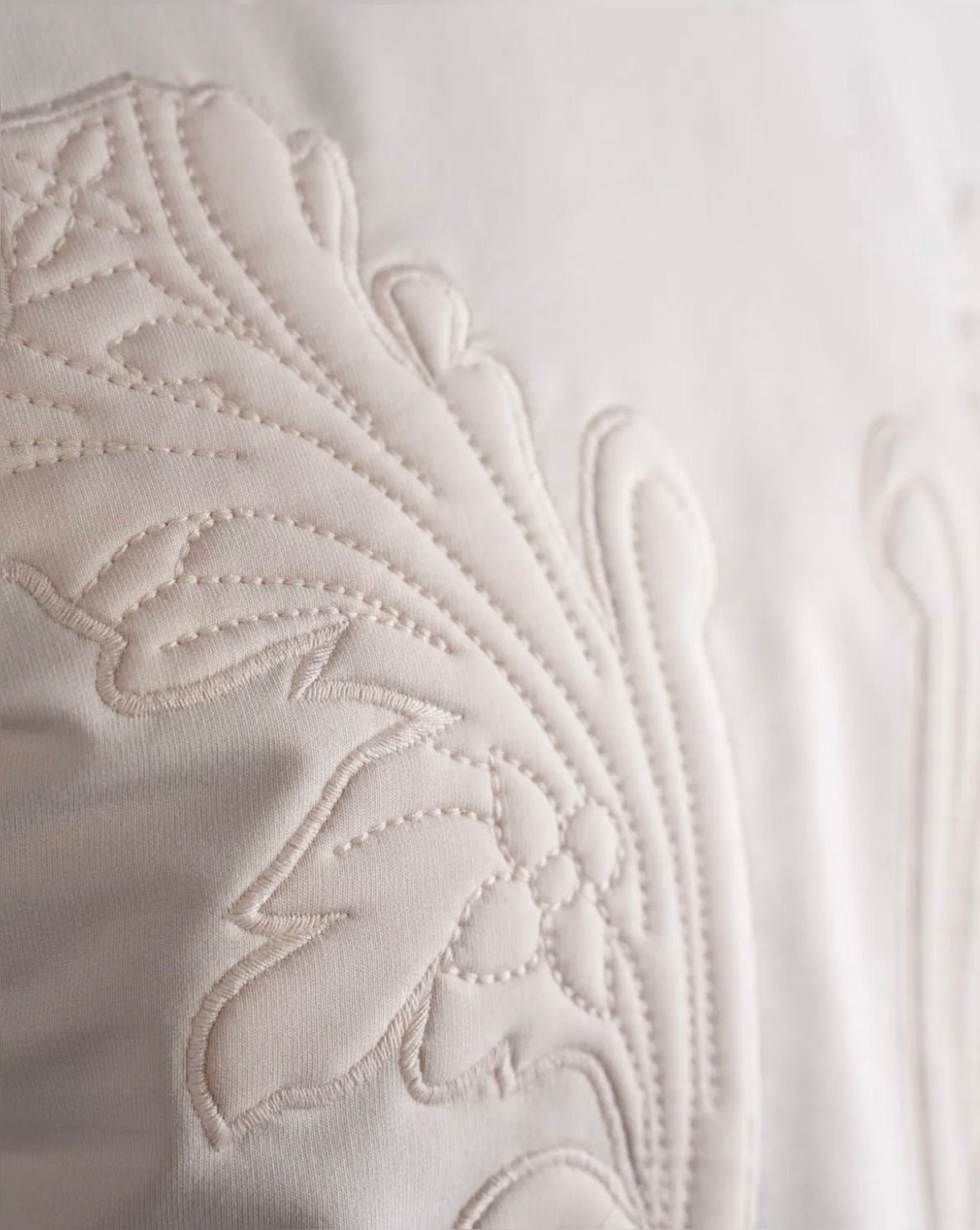 Ensemble T-shirt & Pantalon Beige Brodé - Code Barre 34