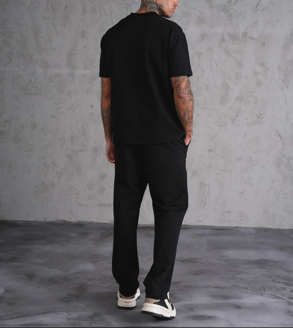 Ensemble T-shirt & Pantalon Noir Brodé - Code Barre 34