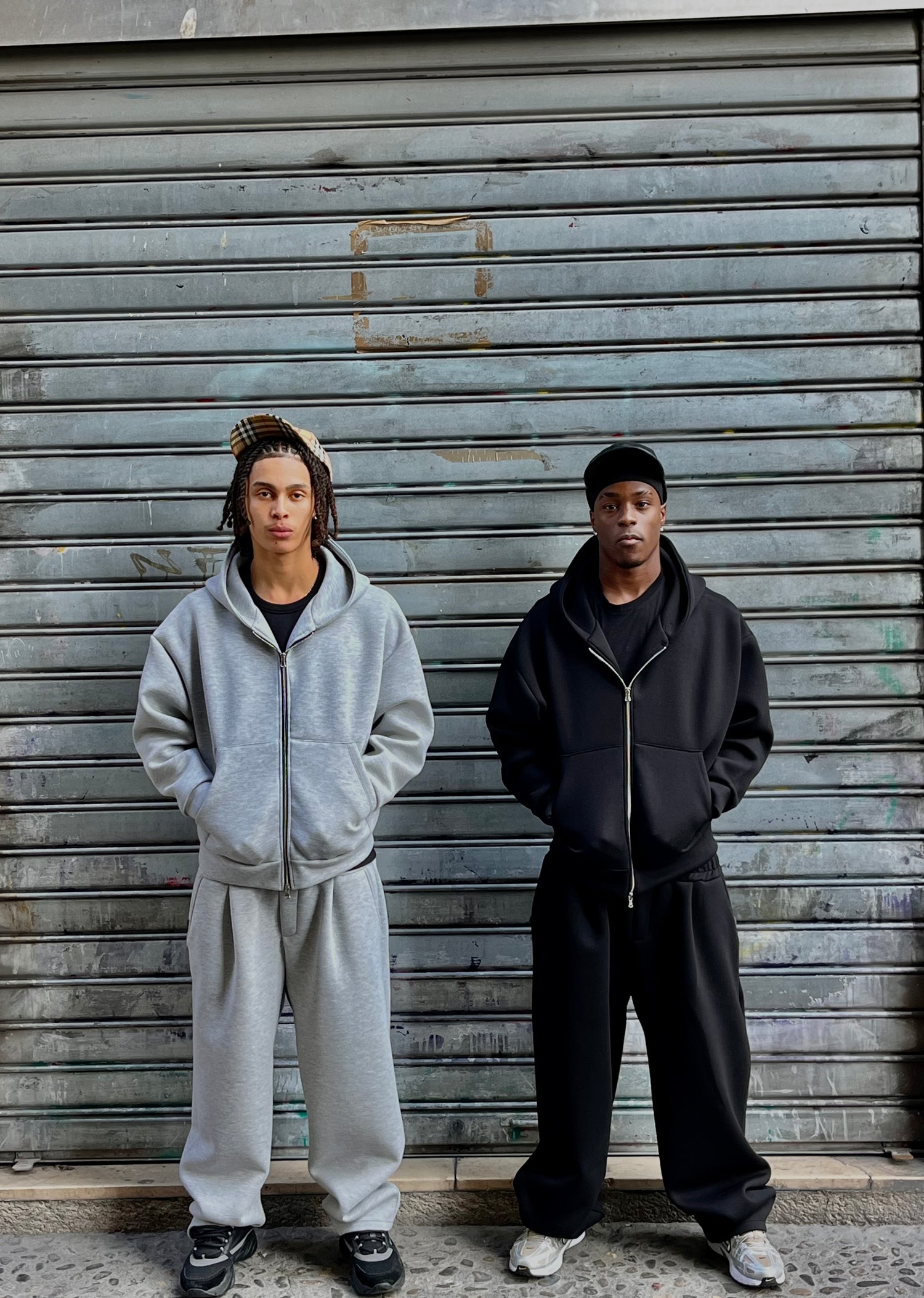 ensemble jogging gris et noir