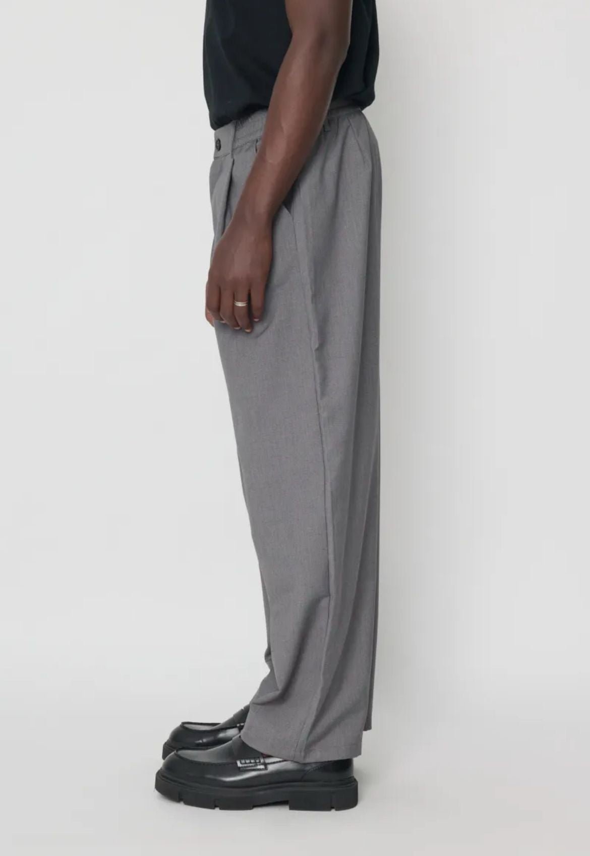 Pantalon Léger Gris Classique - Code Barre 34