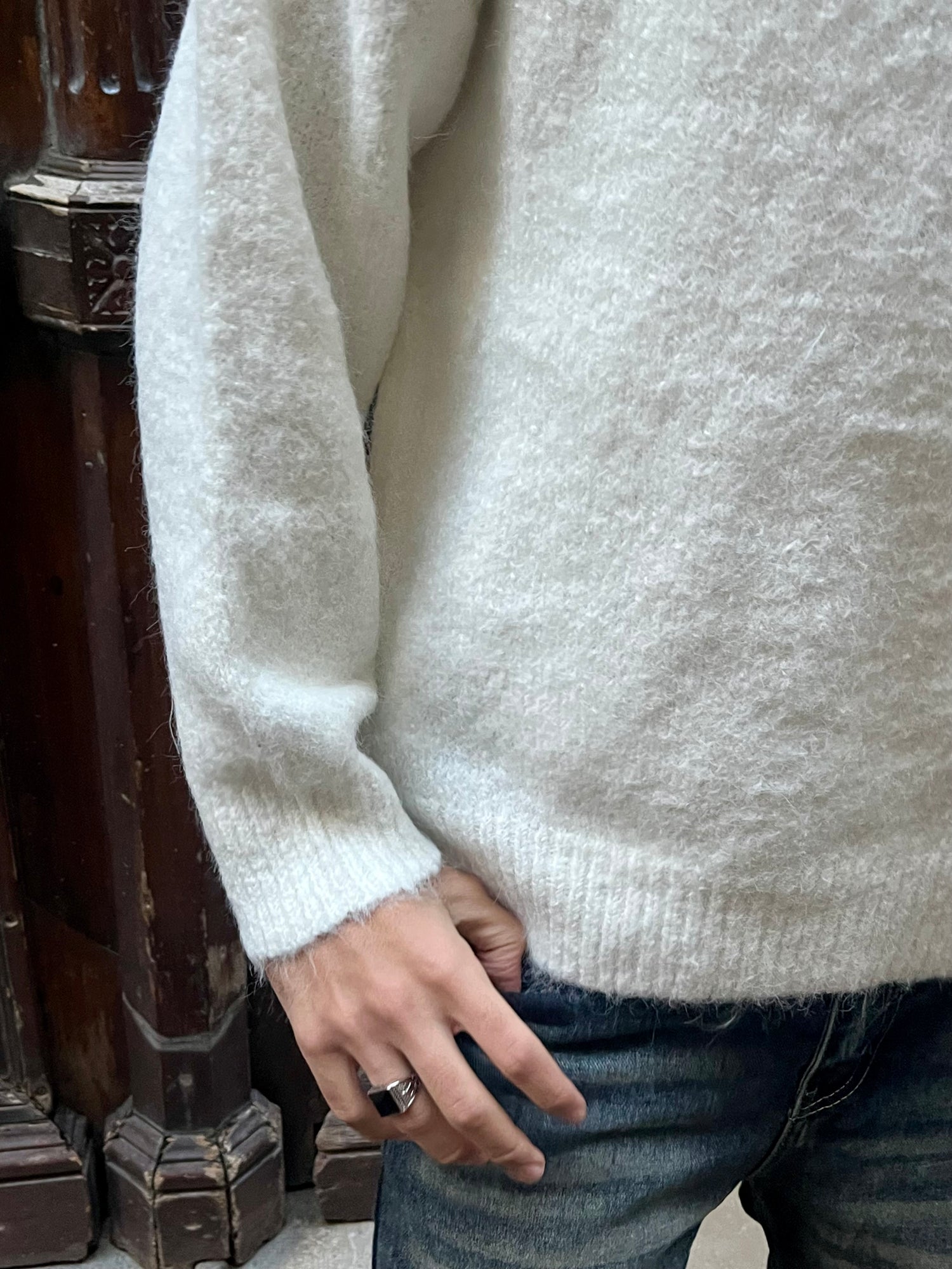 Pull blanc homme col rond resserré en bas