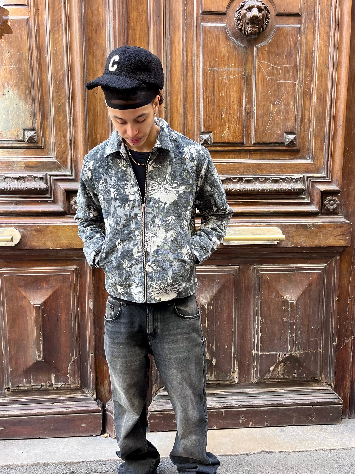 veste grise à zip motif fleurie 
