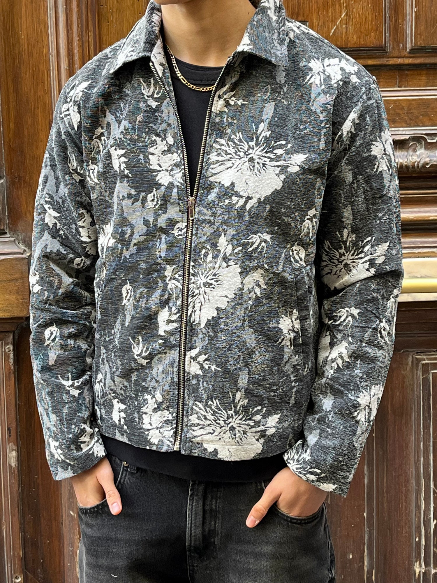 veste grise à zip motif fleurie 