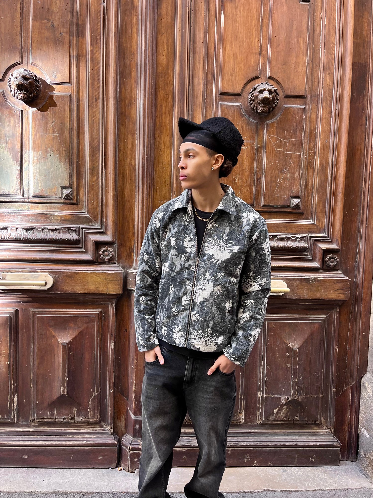 veste grise à zip motif fleurie 